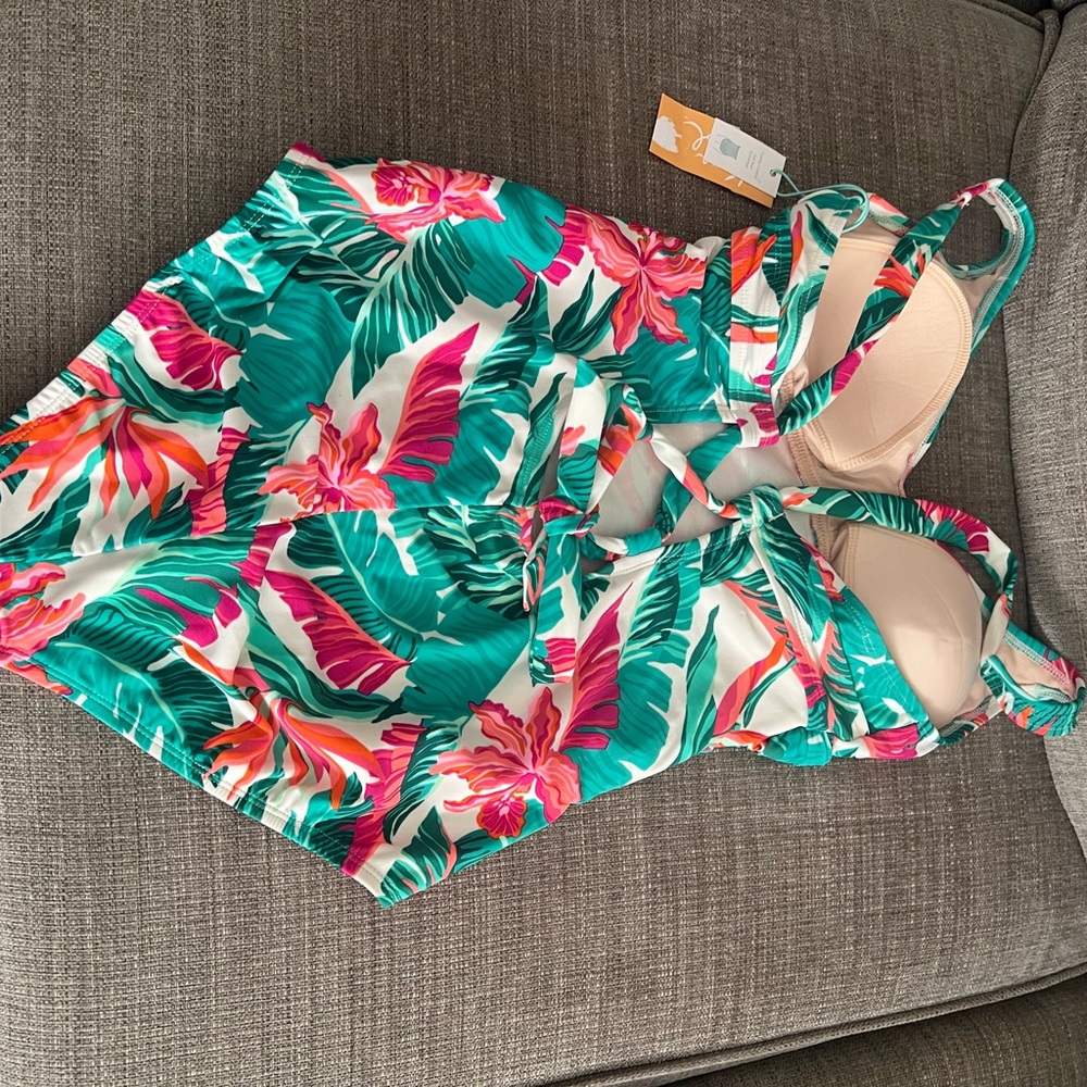 Tropical swimsuit, size medium, NWT